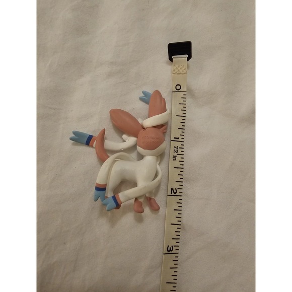 Pokemon Sylveon Figure Nintendo Authentic Used 4" - Picture 4 of 4